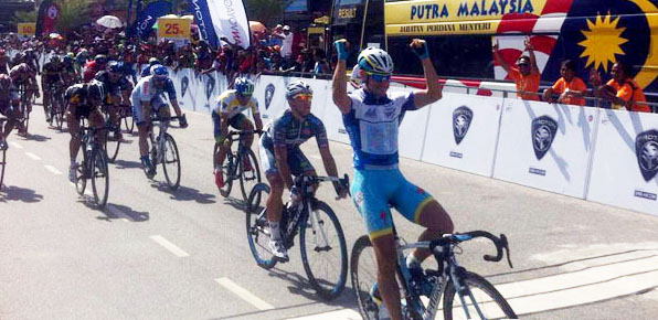 Caleb Ewen wins stage 4